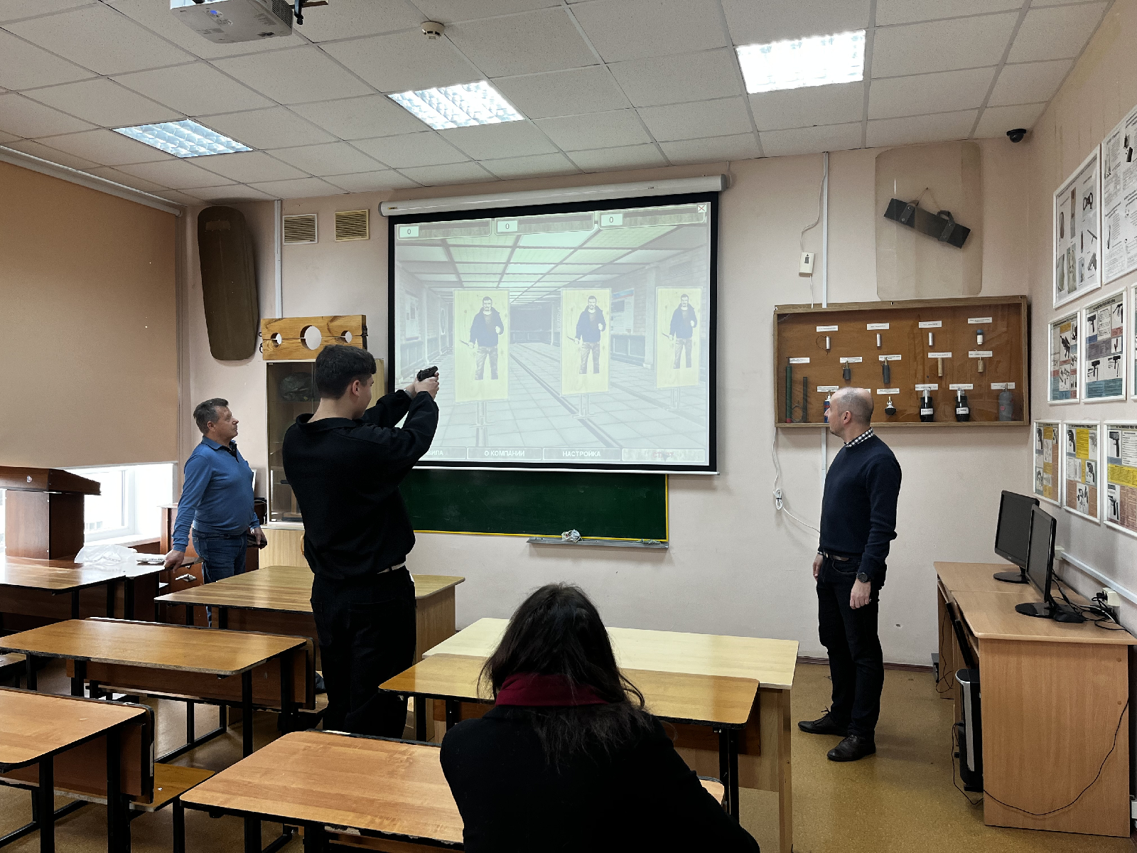 31 октября 2025г. заведующий кафедрой Правоохранительная деятельность Свечников Н.И., доцент кафедры Уголовное право Живодрова Н.А. и доцент кафедры Правоохранительная деятельность Битюцкий Е.В. провели профориентационные мероприятия для учащегося 11 класса МБОУ СОШ № 77 г. Пензы